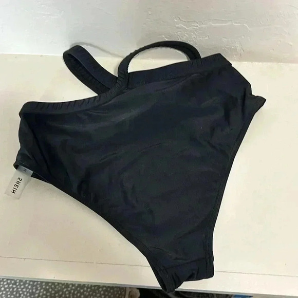 Swimsuit - Picture 9 of 10